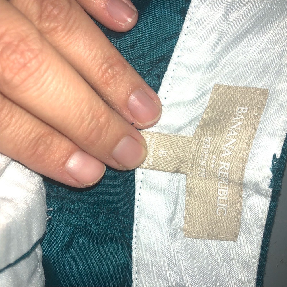 ⭐️ 3/$20 Banana Republic Factory Martin Fit Shorts - Picture 3 of 5